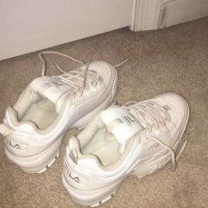 Women’s 5 white chunky filas